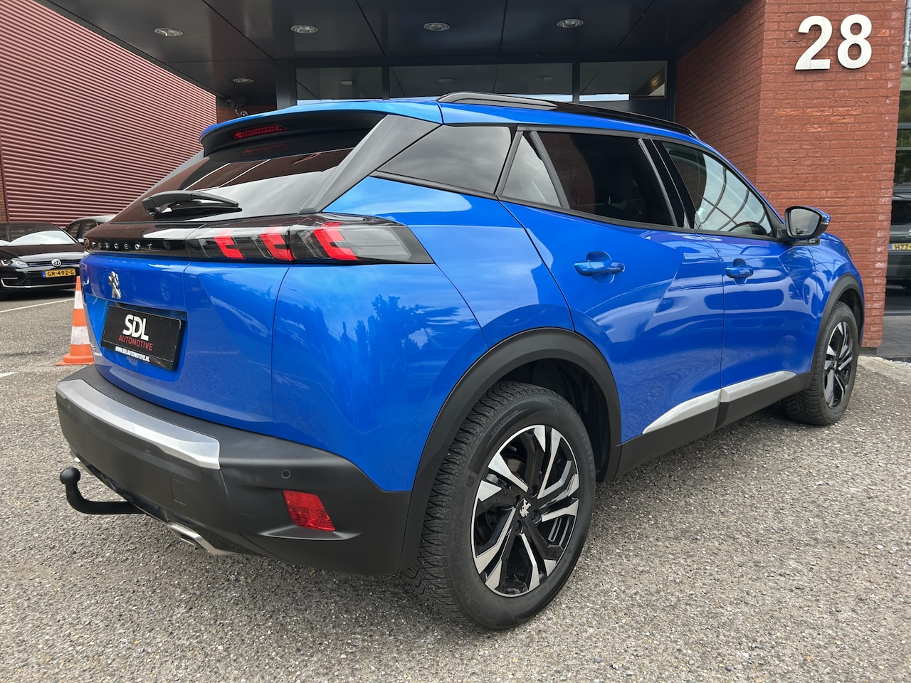 Peugeot 2008 - 1.2 PureTech Allure // LED // PANO/SCHUIFKANTELDAK // CLIMA // CAMERA // NAVI + CARPLAY // - AutoWereld.nl