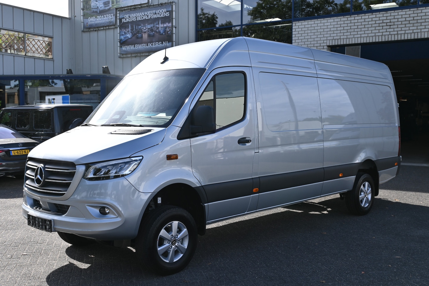 Mercedes-Benz Sprinter - 319 CDI 4x4 L3H2 Select 2800 kg trekhaak, Geveerde stoel, LED - AutoWereld.nl