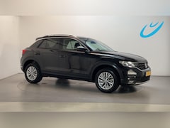 Volkswagen T-Roc - 1.0 TSI Style Business Parkeersensoren Navigatie Climate Control DAB+