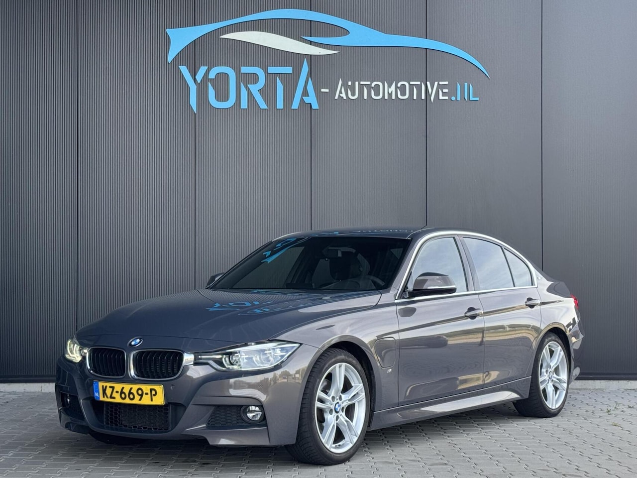 BMW 3-serie - 330e Centennial High Executive 330e Centennial High Executive - AutoWereld.nl