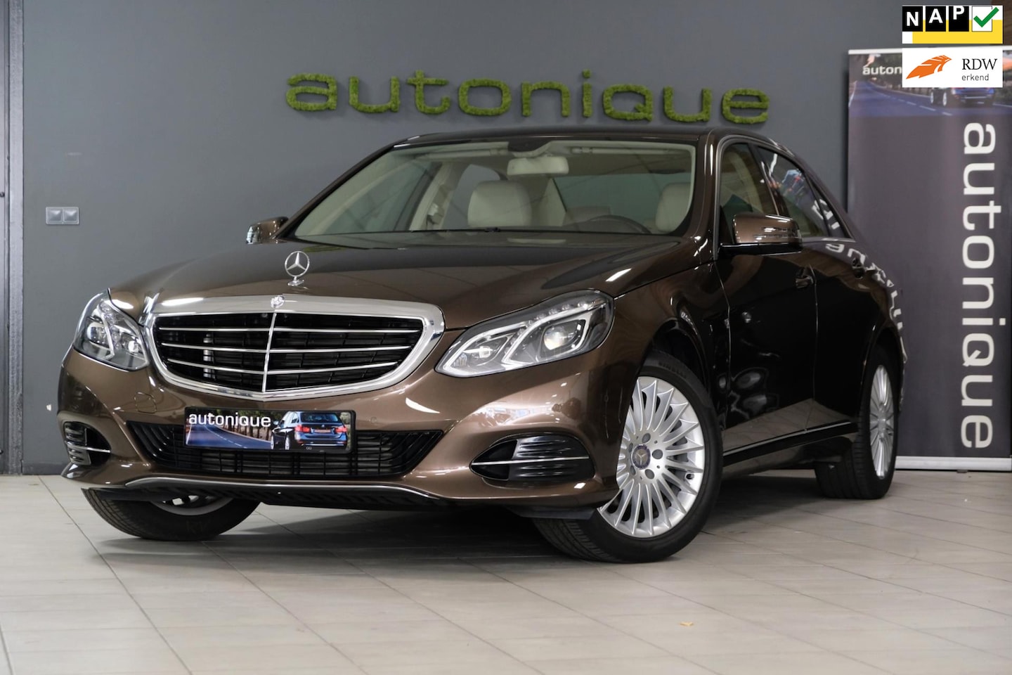 Mercedes-Benz E-klasse - 200 |UNIEK 41.137km| 1e EIG NIEUWWAARDIG!!!! Leder/Navi SCHAKEL 6-bak - AutoWereld.nl