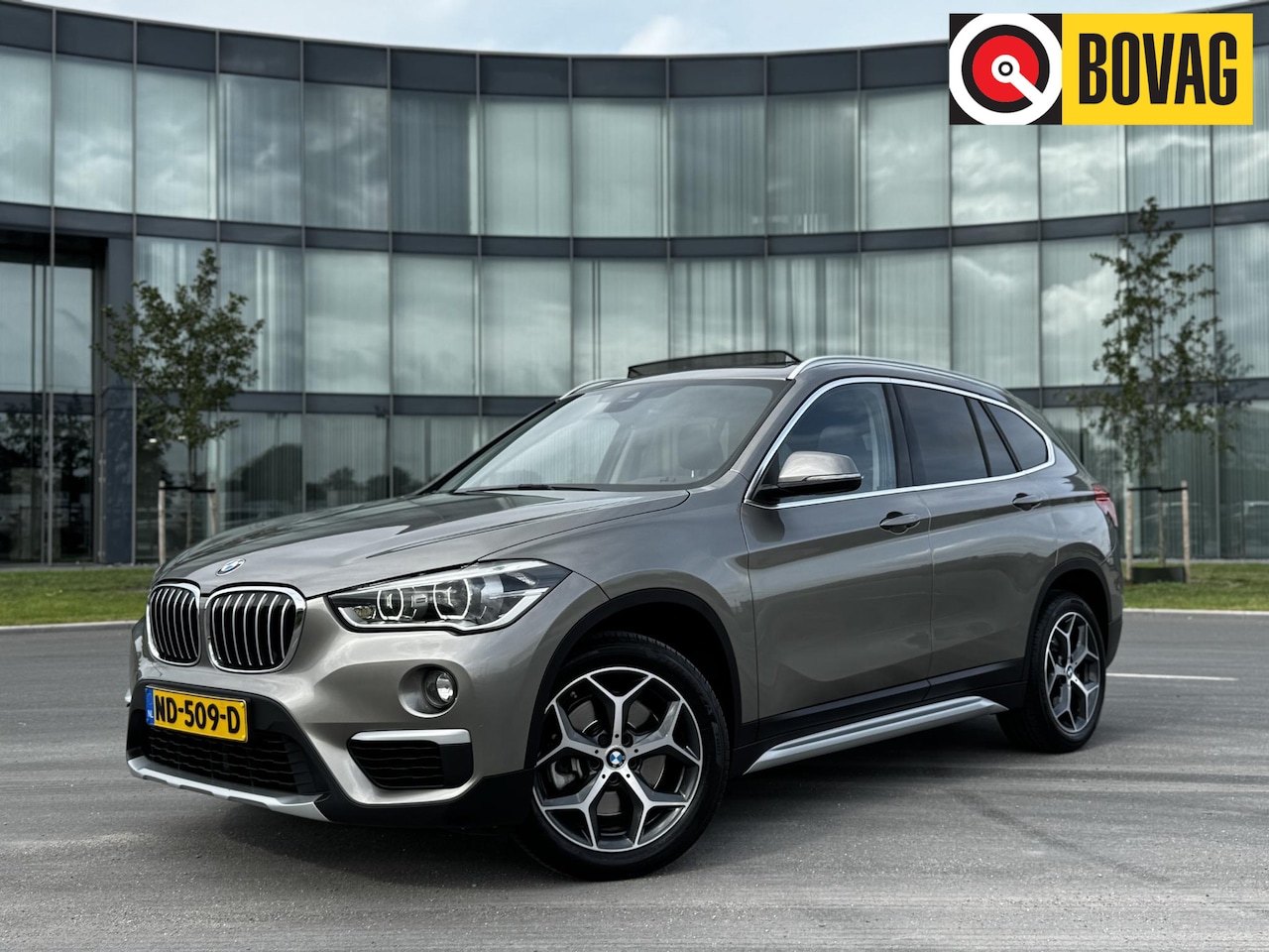 BMW X1 - sDrive20i Centennial Executive Sportstoelen, LED, Panoramadak - AutoWereld.nl