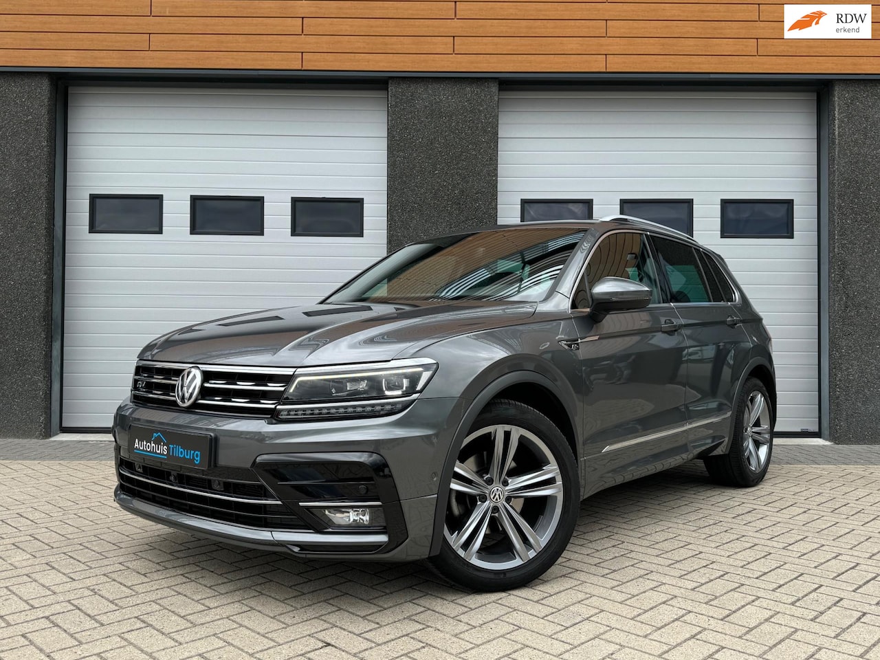 Volkswagen Tiguan - 1.5 TSI 3x R-Line Pano Navi Trekhaak - AutoWereld.nl