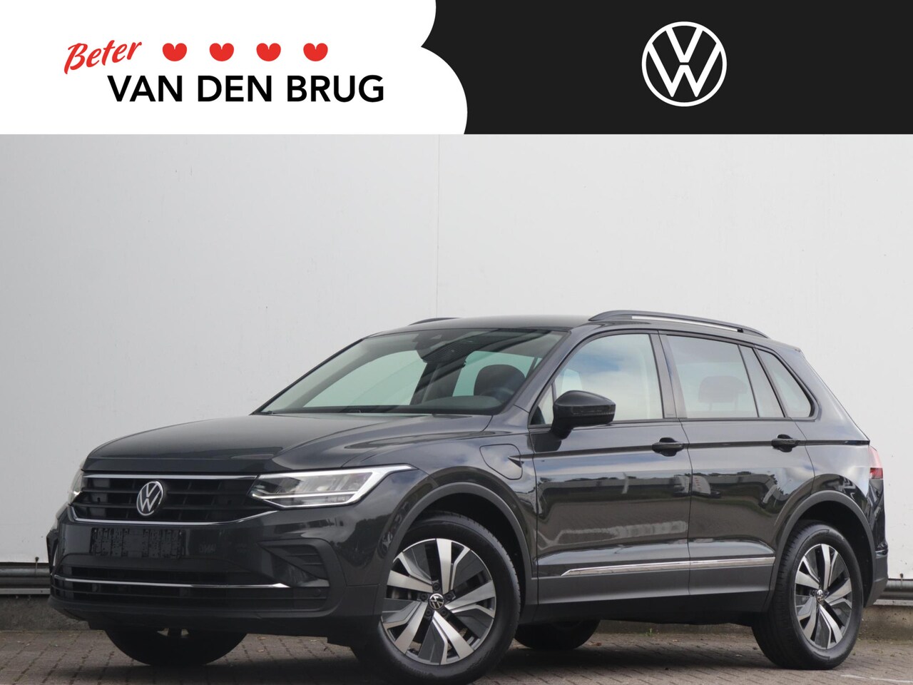 Volkswagen Tiguan - 1.4 TSI eHybrid Life | Wegklapbare trekhaak | Achteruitrijcamera | LED | Dealer onderhoude - AutoWereld.nl