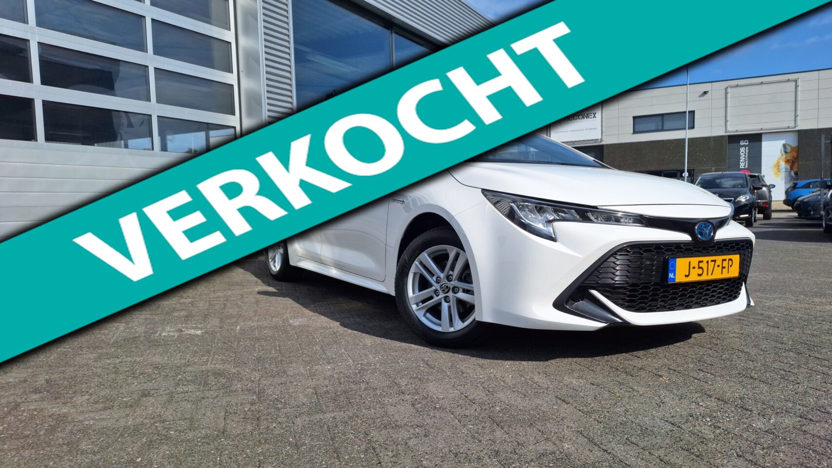 Toyota Corolla Touring Sports - 1.8 Hybrid Active*Navigatie*Achteruitrij Camera*Cruise*Led* - AutoWereld.nl