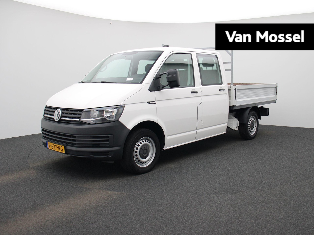 Volkswagen Transporter - 2.0 TDI L2H1 DC Trendline | Airco | Radio | Trekhaak | Bluetooth | - AutoWereld.nl