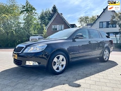 Skoda Octavia Combi - TSI Elegance Autom Trekh Isofix Ecc Navi LM NL Auto