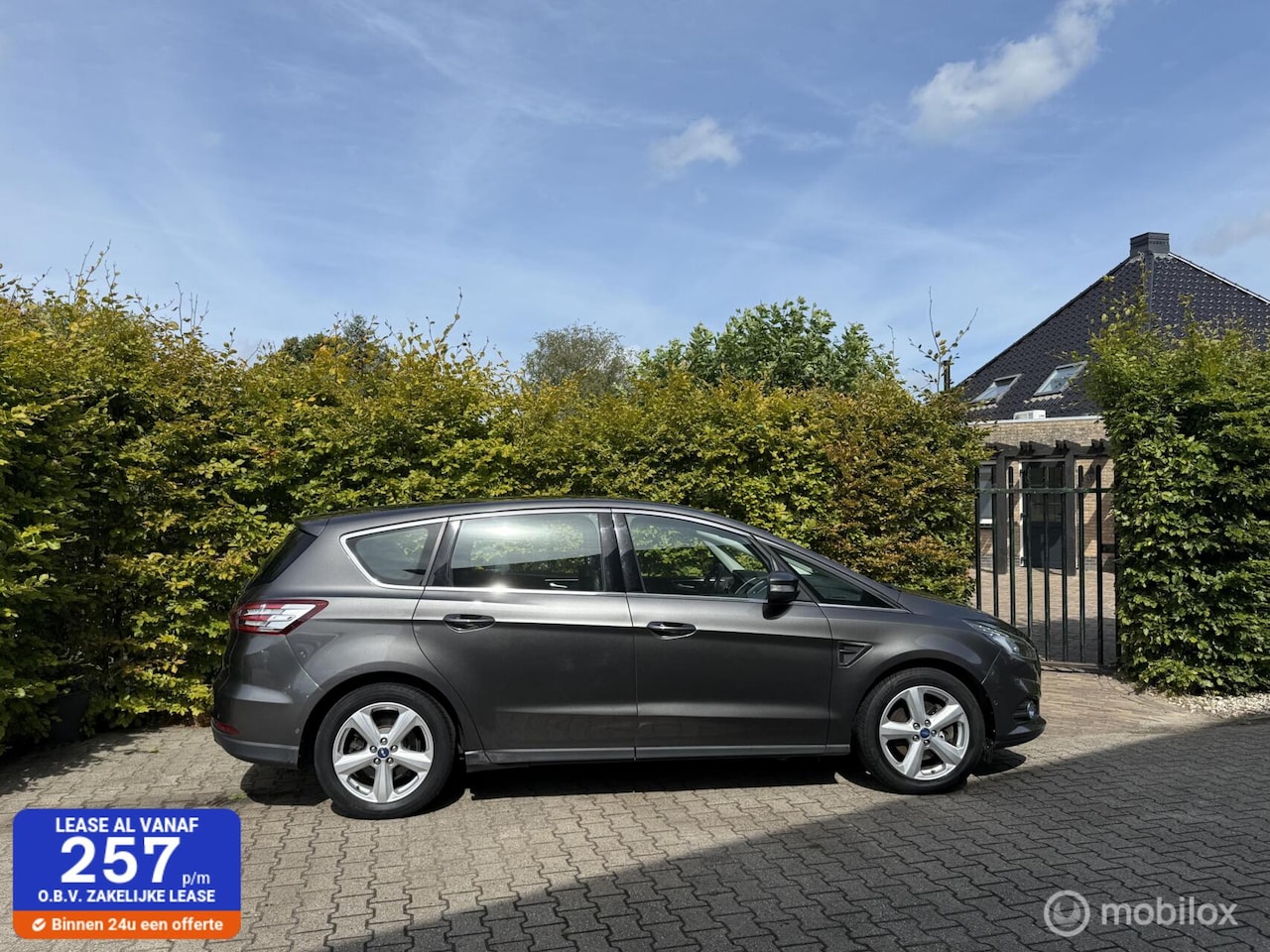 Ford S-Max - 1.5 Titanium Led / Panoramadak / Navigatie 2e eigenaar - AutoWereld.nl