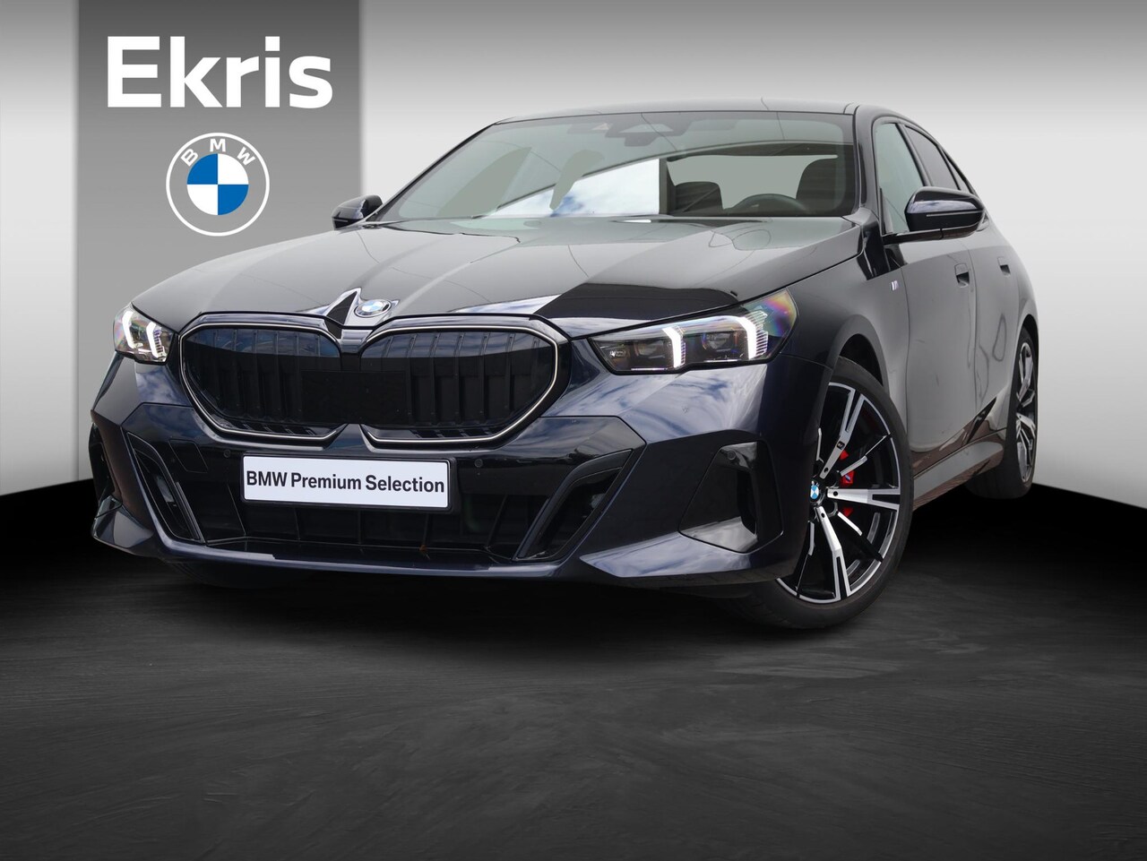 BMW 5-serie - 520i M Sportpakket Pro/ Comfort Access/ Achteruitrijcamera/ Panoramadak/ Stoelventilatie/ - AutoWereld.nl