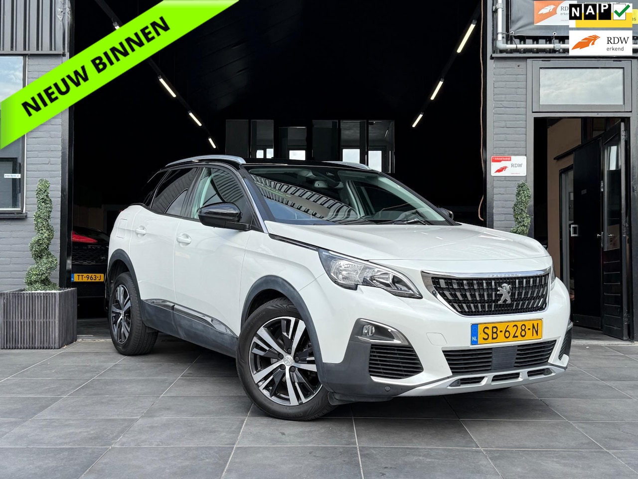 Peugeot 3008 - 1.2 PureTech Allure|Automaat|NAVI|TREKHAAK|NAP - AutoWereld.nl
