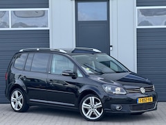 Volkswagen Touran - 1.6 TDI Highline DSG 7Pers / Style / Pano