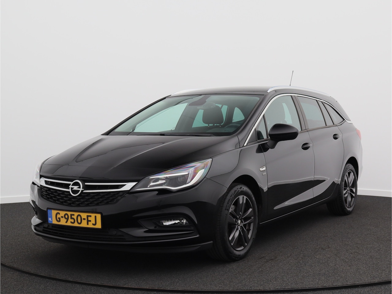 Opel Astra Sports Tourer - 1.0 Turbo 120 Jaar Edition/ lage km/ trekhaak! - AutoWereld.nl