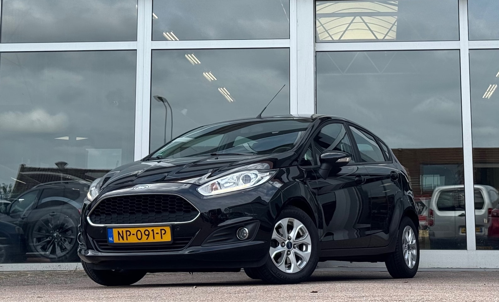 Ford Fiesta - 1.5 TDCi Style Ultimate Lease Edition 2e Eigenaar 100% Onderhouden APK 10-06-2026 - AutoWereld.nl