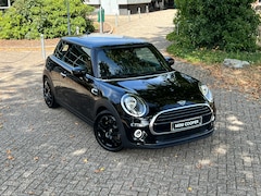 MINI Cooper - 136pk - Apple Carplay - Parkeersensoren - Alarm - Cruise Control - Zwarte hemel