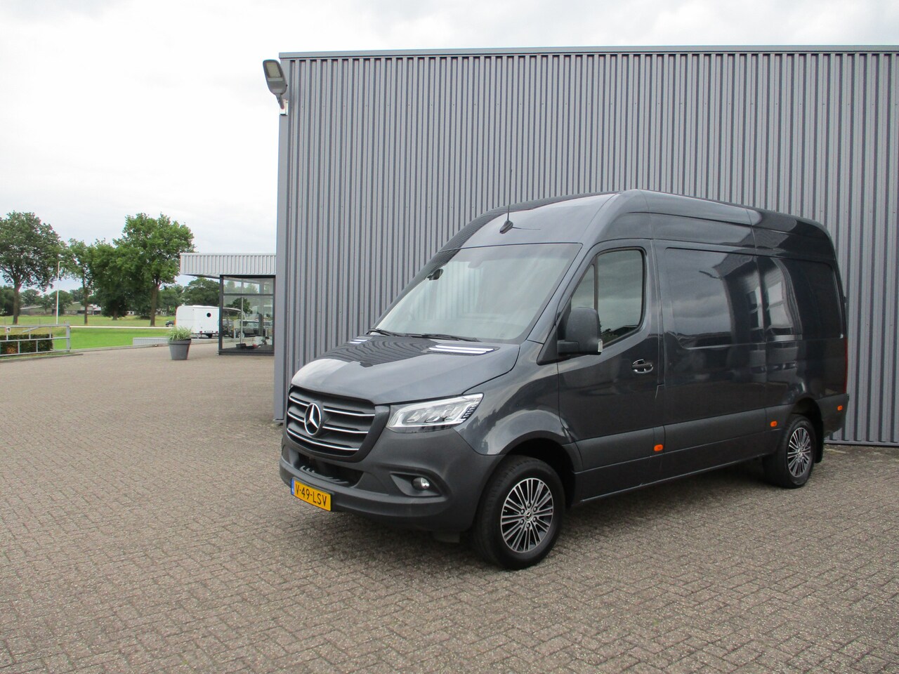 Mercedes-Benz Sprinter - 317 170 PK L2H2 Navi Led Airco Trekhaak - AutoWereld.nl