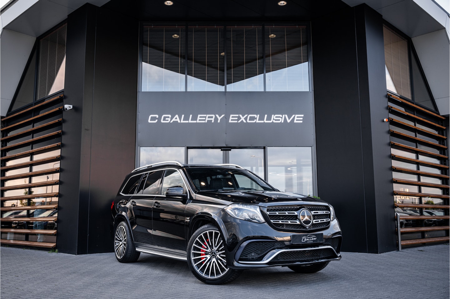 Mercedes-Benz GLS - GLS63 AMG 4MATIC - Panorama | B&O | Luchtvering | Massage | Stoelkoeling | Elek. Trekhaak - AutoWereld.nl