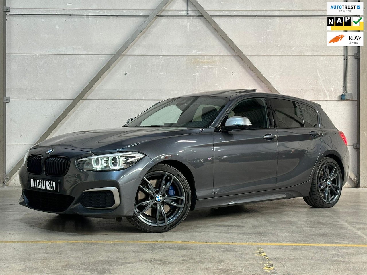 BMW 1-serie - M140i High Executive - M sport - Pano - Carplay - AutoWereld.nl