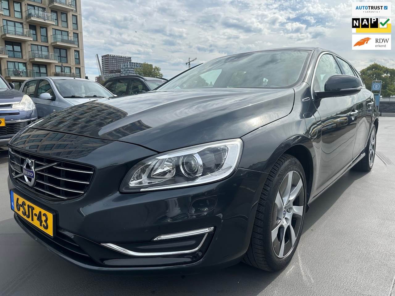 Volvo V60 - 2.4 D6 AWD Plug-In Hybrid Summum Laag KMs Vol Optie Adaptief Cruise - AutoWereld.nl