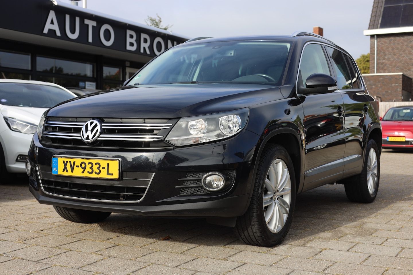 Volkswagen Tiguan - 1.4 TSI SPORT & STYLE | NAVI | TREKHAAK - AutoWereld.nl