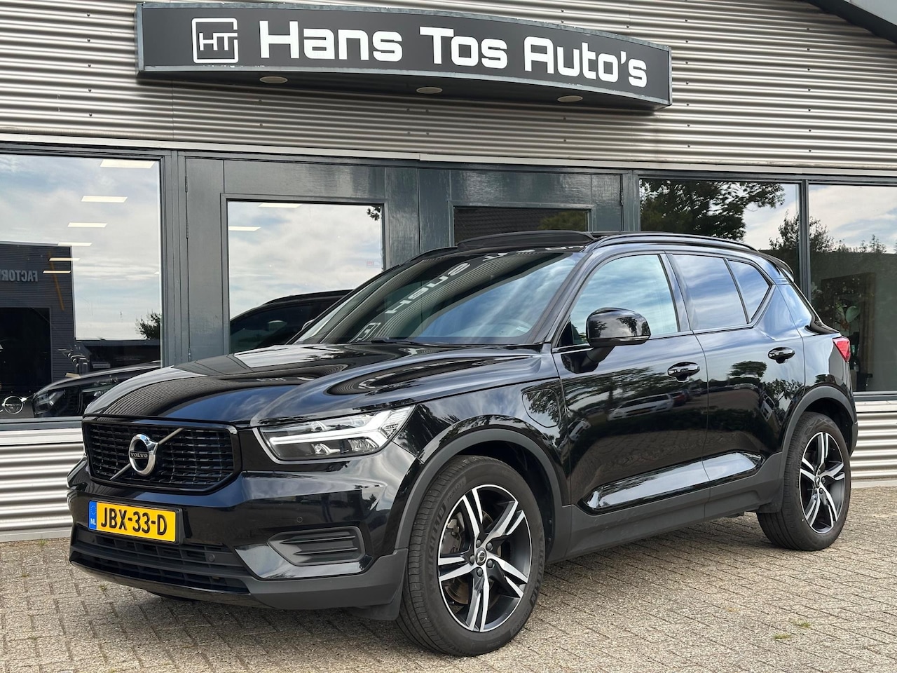 Volvo XC40 - 1.5 T5 262pk Recharge R-Design / Panorama/ Leer / Trekhaak /Camera - AutoWereld.nl