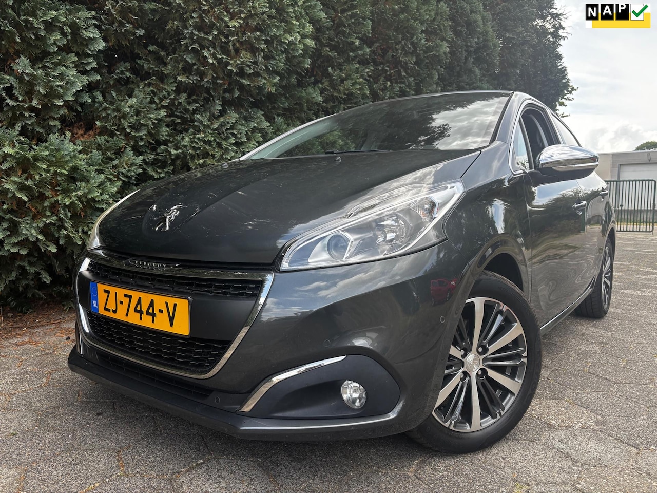 Peugeot 208 - 1.2 PureTech Allure|Pano|Navi - AutoWereld.nl