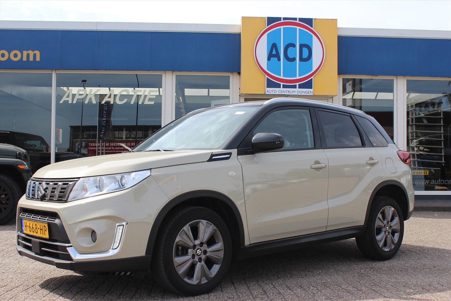 Suzuki Vitara - 1.0 Boosterjet 112pk 2WD Select | Orig. NL | Carplay | Ecc | Camera | - AutoWereld.nl