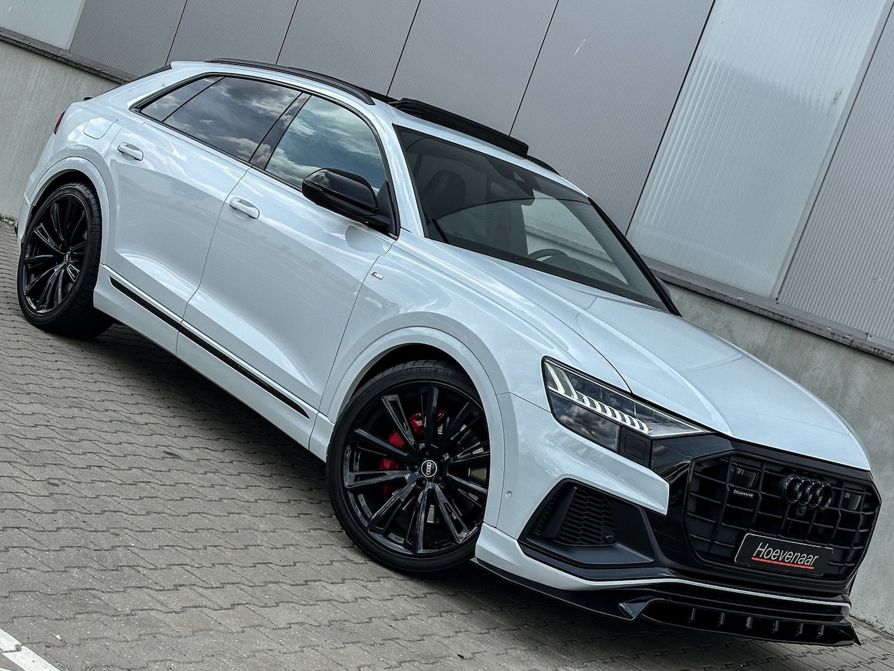 Audi Q8 - 55 TFSI E 381Pk 23Inch SQ8 dif Rs-int B&O Full Black optic - AutoWereld.nl