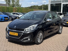 Peugeot 208 - 1.2 PureTech Allure / Panoramadak / Navigatie / Parkeerhulp achter / 16'' / Apple CarPlay