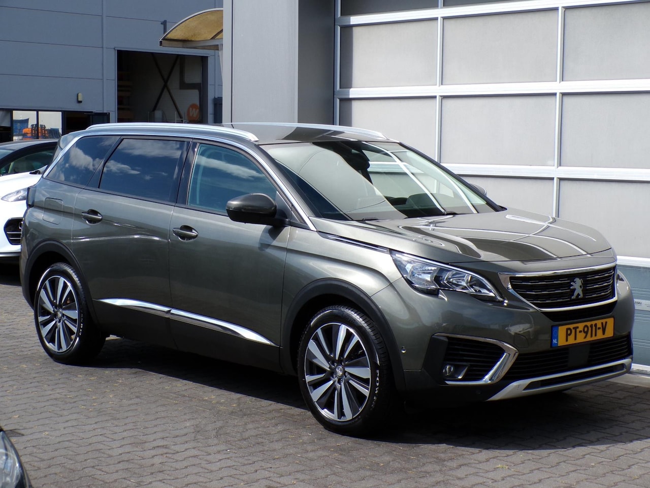 Peugeot 5008 - 1.2 PureTech Blue Lease Premium|Virtual|Navi|BT - AutoWereld.nl
