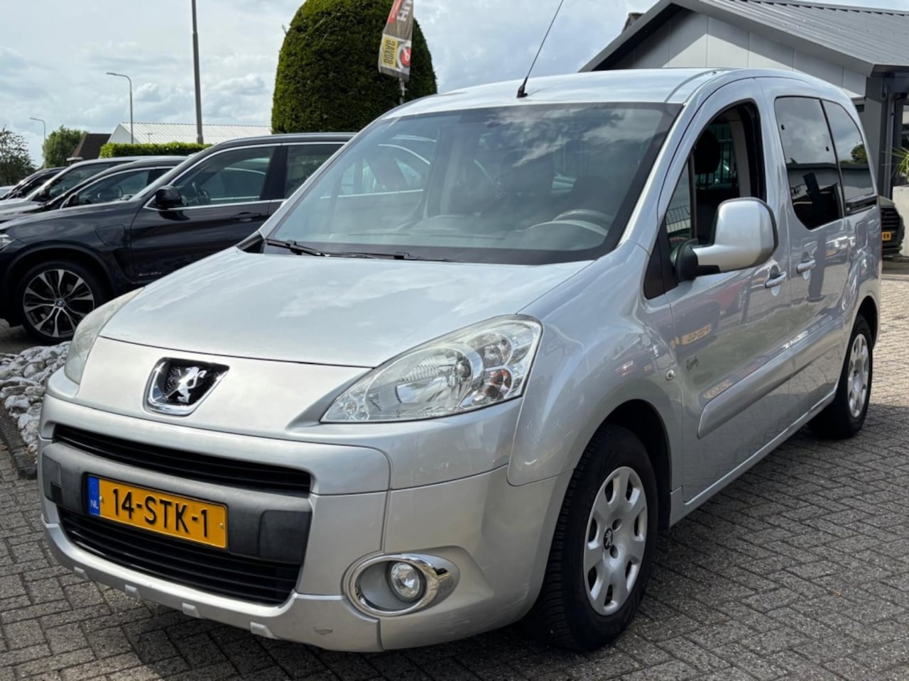 Peugeot Partner Tepee - 1.6 Benzine 5-Persoons Family 2011 Airco - AutoWereld.nl