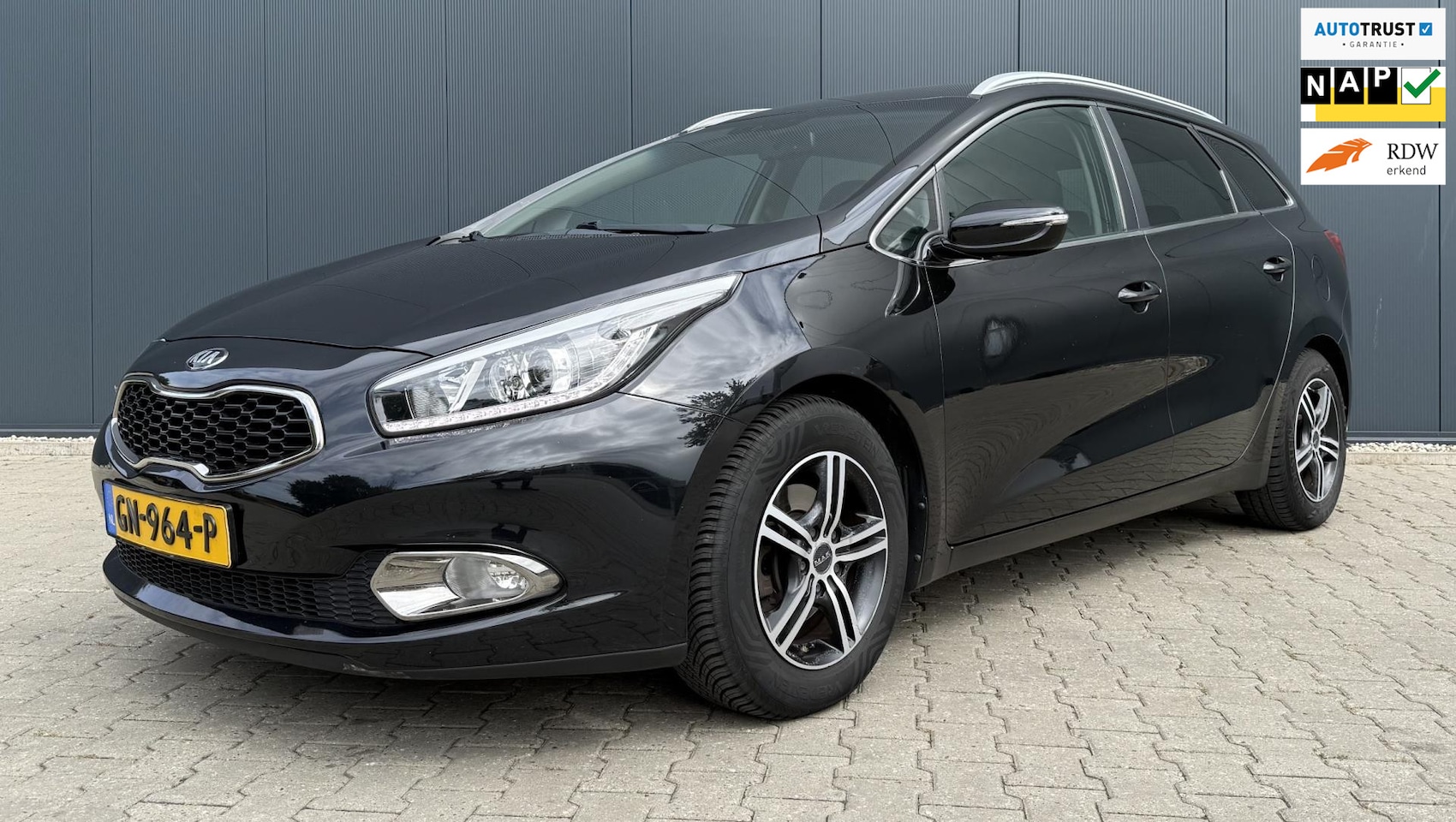 Kia Cee'd Sportswagon - 1.6 GDI DynamicLine Airco Navi Camera - AutoWereld.nl