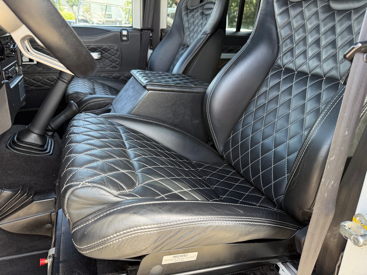 Land Rover Defender - 2.4 TD 110 SW SVX 60th Anniversary Tweede eigenaar NL auto