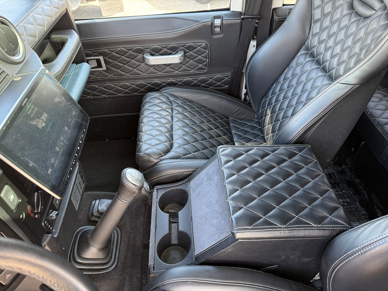 Land Rover Defender - 2.4 TD 110 SW SVX 60th Anniversary Tweede eigenaar NL auto