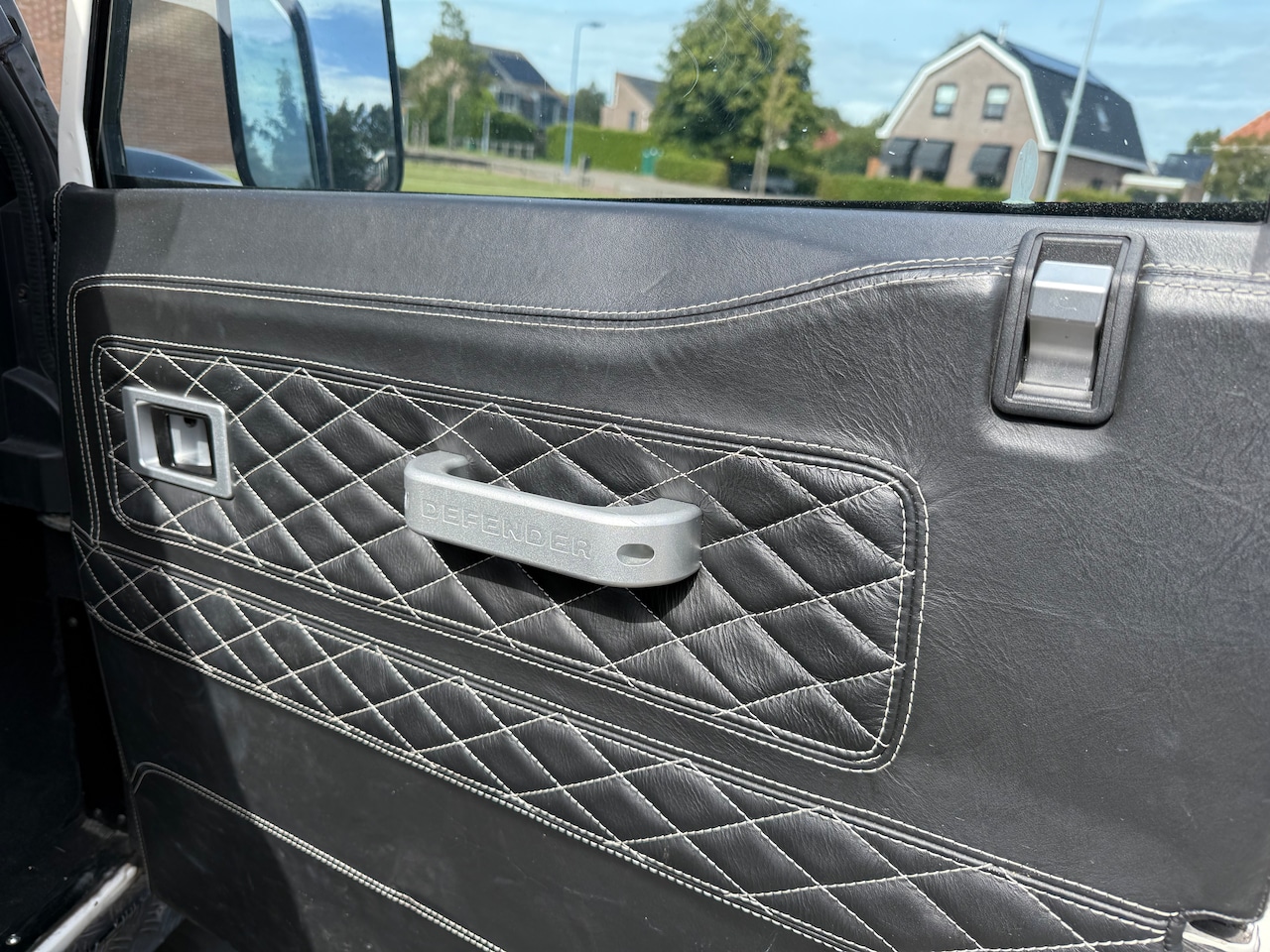Land Rover Defender - 2.4 TD 110 SW SVX 60th Anniversary Tweede eigenaar NL auto