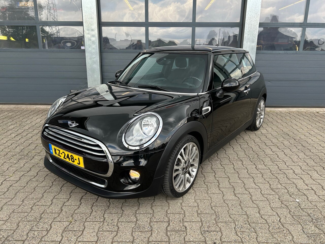 MINI Cooper - Mini 1.5 136pk Business line - AutoWereld.nl