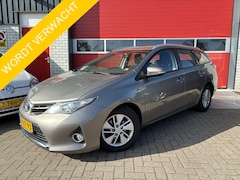 Toyota Auris Touring Sports - 1.8 Hybrid Aspiration TREKHAAK / CAMERA / CLIMA / BLUETOOTH / CRUISE / NL-AUTO