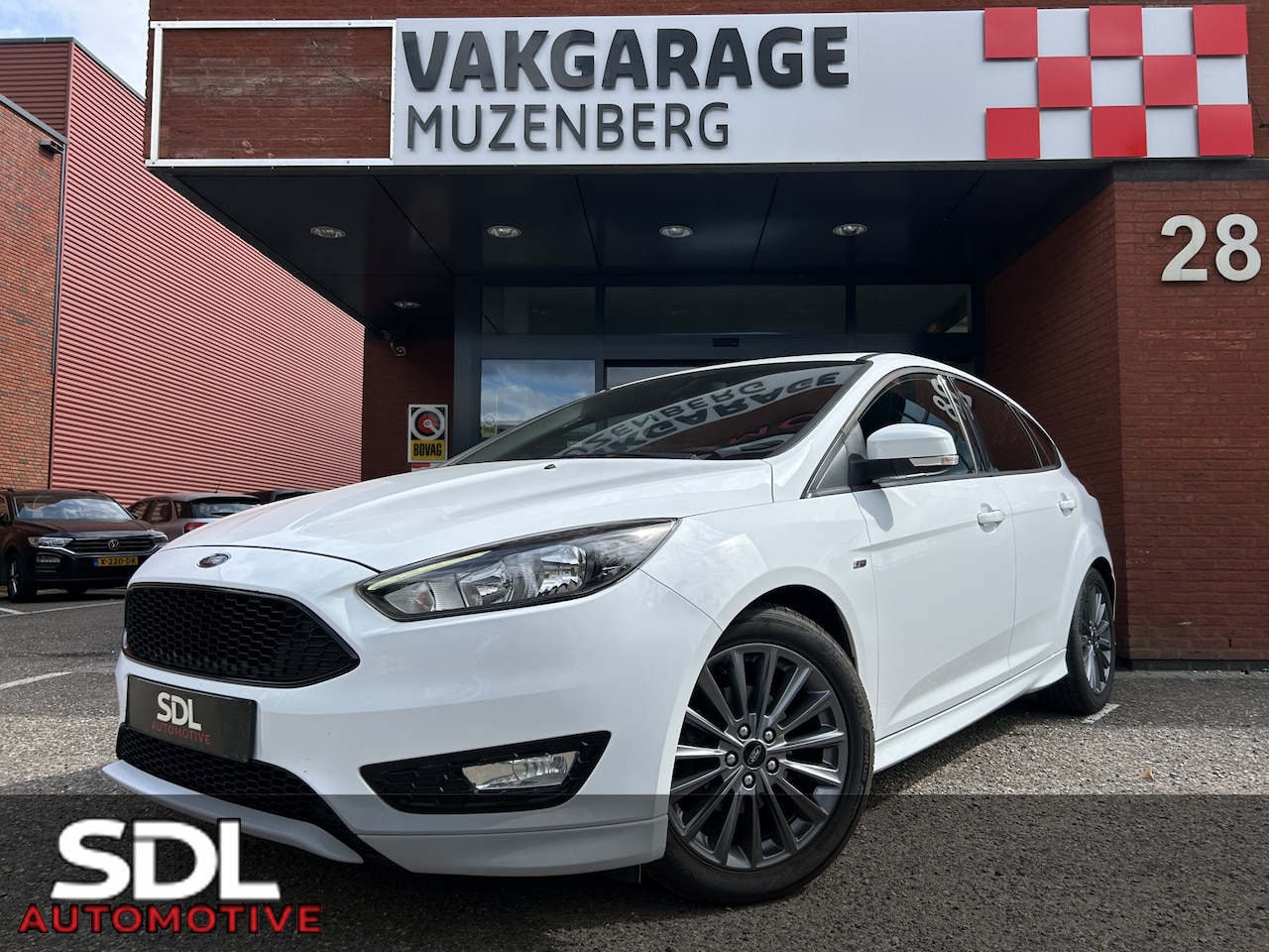 Ford Focus - 1.0 126PK!! ST-Line // NAVI // CLIMA // PDC // CRUISE // CAMERA - AutoWereld.nl