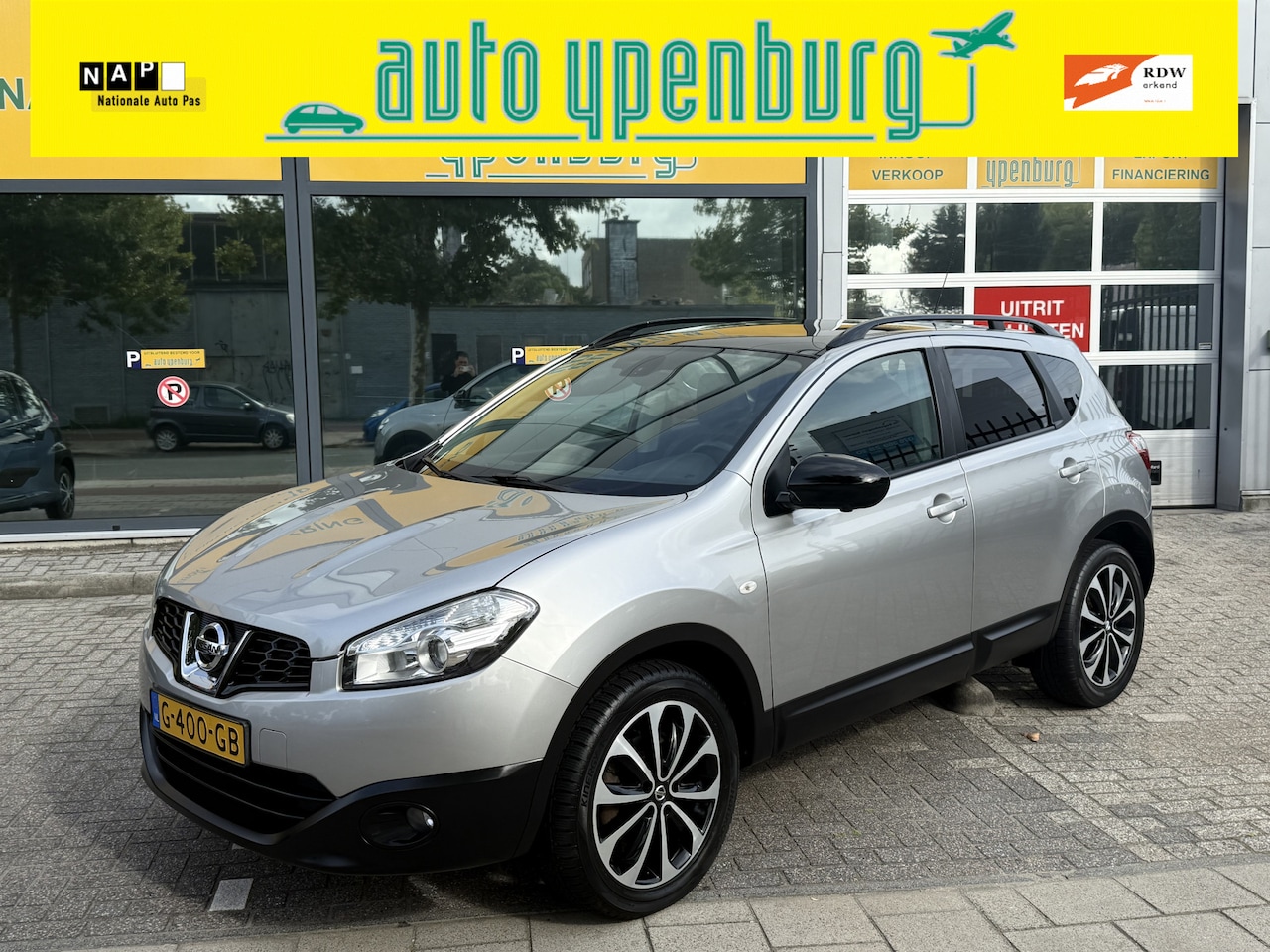 Nissan Qashqai - 1.6 Automaat * Panoramadak * Navi * 360-Camera * Trekhaak * - AutoWereld.nl