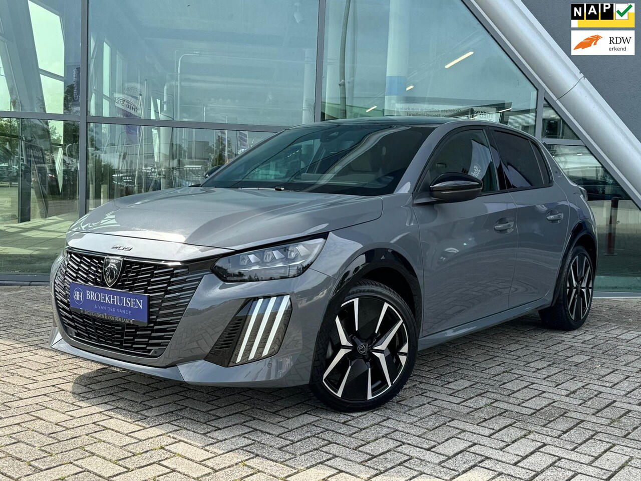 Peugeot 208 - 1.2 Hybrid 145pk e-DCS6 GT Automaat / 360 Camera / Half Leder - AutoWereld.nl