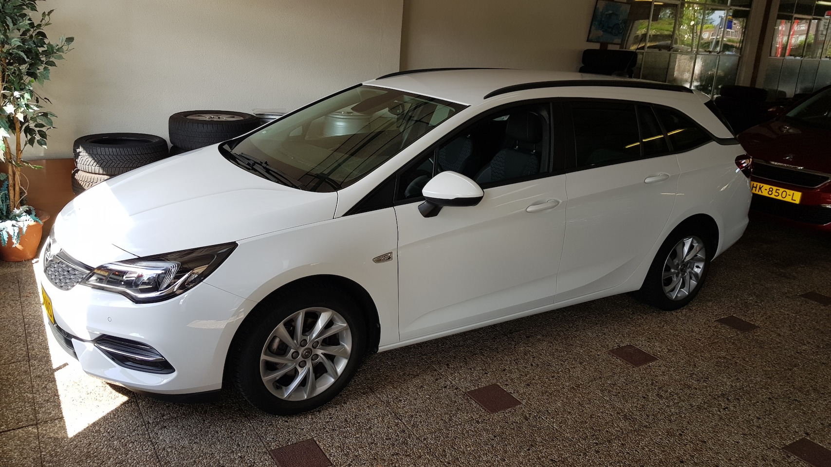 Opel Astra Sports Tourer - 1.2 Edition - AutoWereld.nl