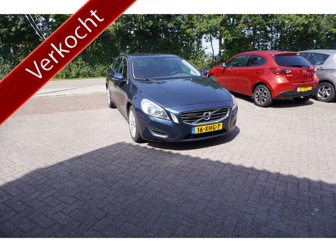 Volvo V60 - 1.6 T3 Momentum TREKHAAK NAVI LEER - AutoWereld.nl