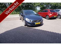 Volvo V60 - 1.6 T3 Momentum TREKHAAK NAVI LEER