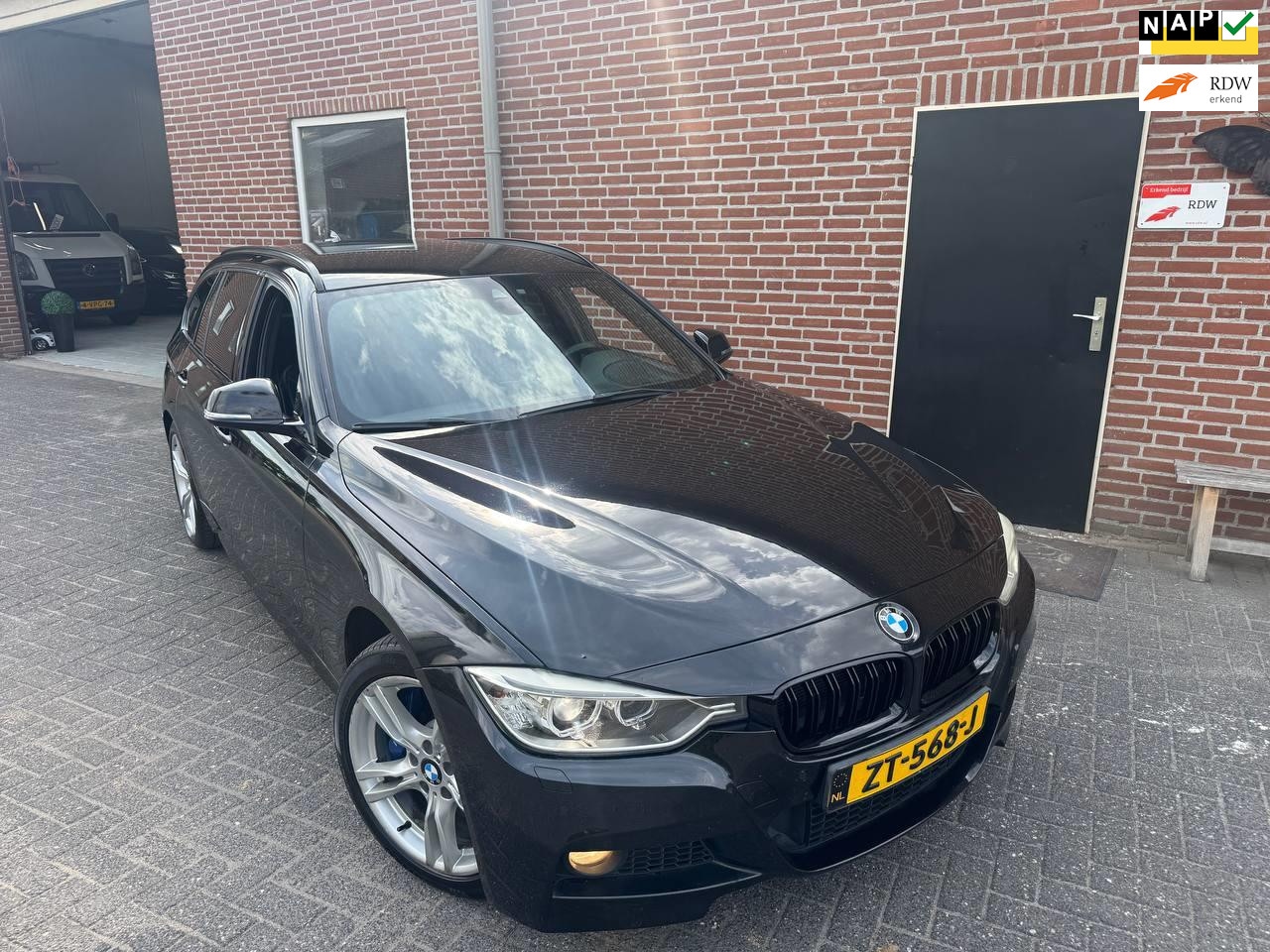 BMW 3-serie Touring - 330d xDrive High Executive Head/Up, Automaat, M-sport - AutoWereld.nl