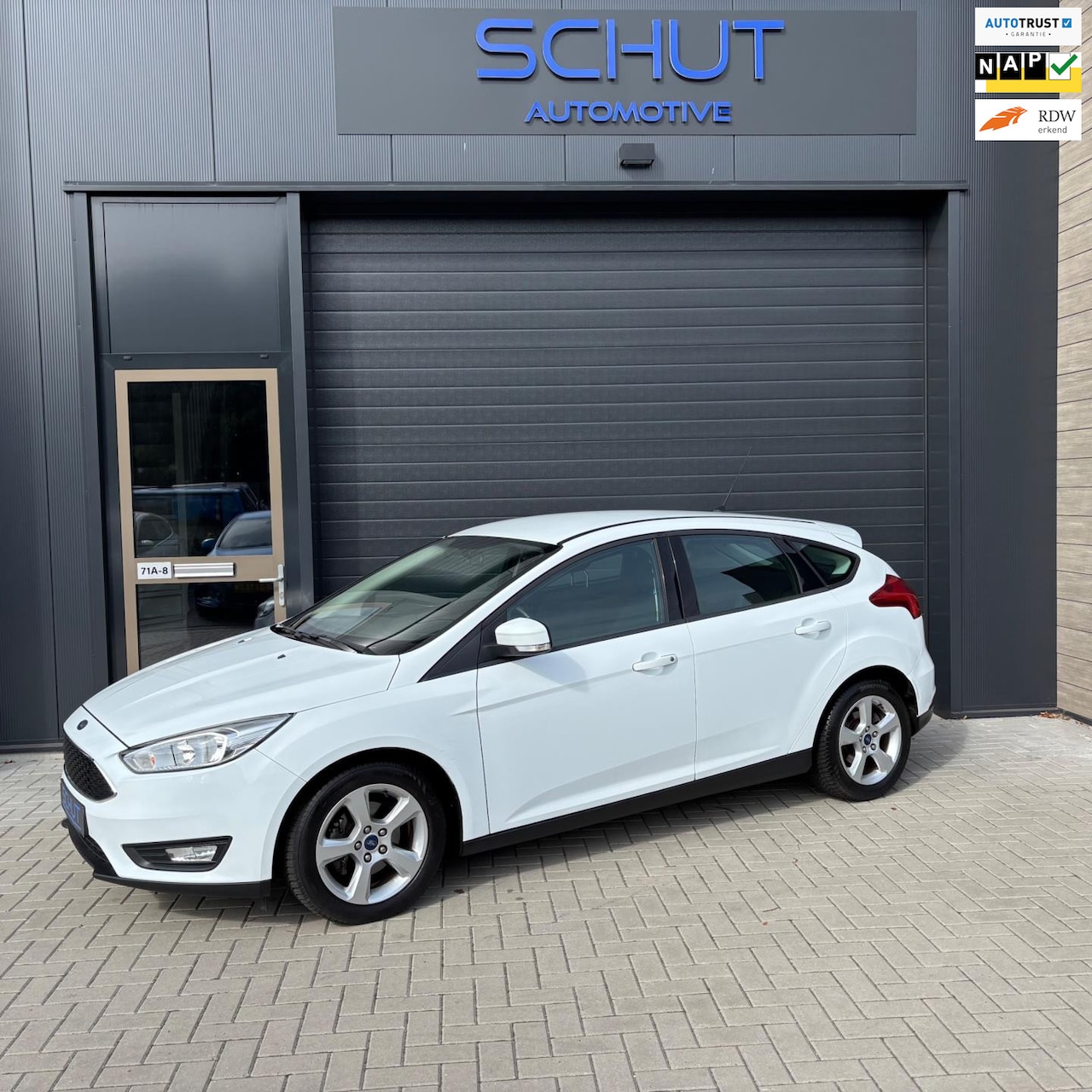 Ford Focus - 1.0 Titanium Edition CLIMA | LAGE KM-STAND | STOELVERWARMING | START-STOP | PDC - AutoWereld.nl