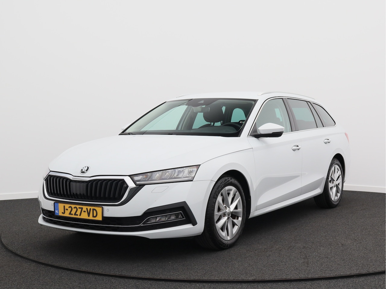 Skoda Octavia Combi - 1.0 TSI Business Edition Plus/ trekhaak/ zeer mooi! - AutoWereld.nl