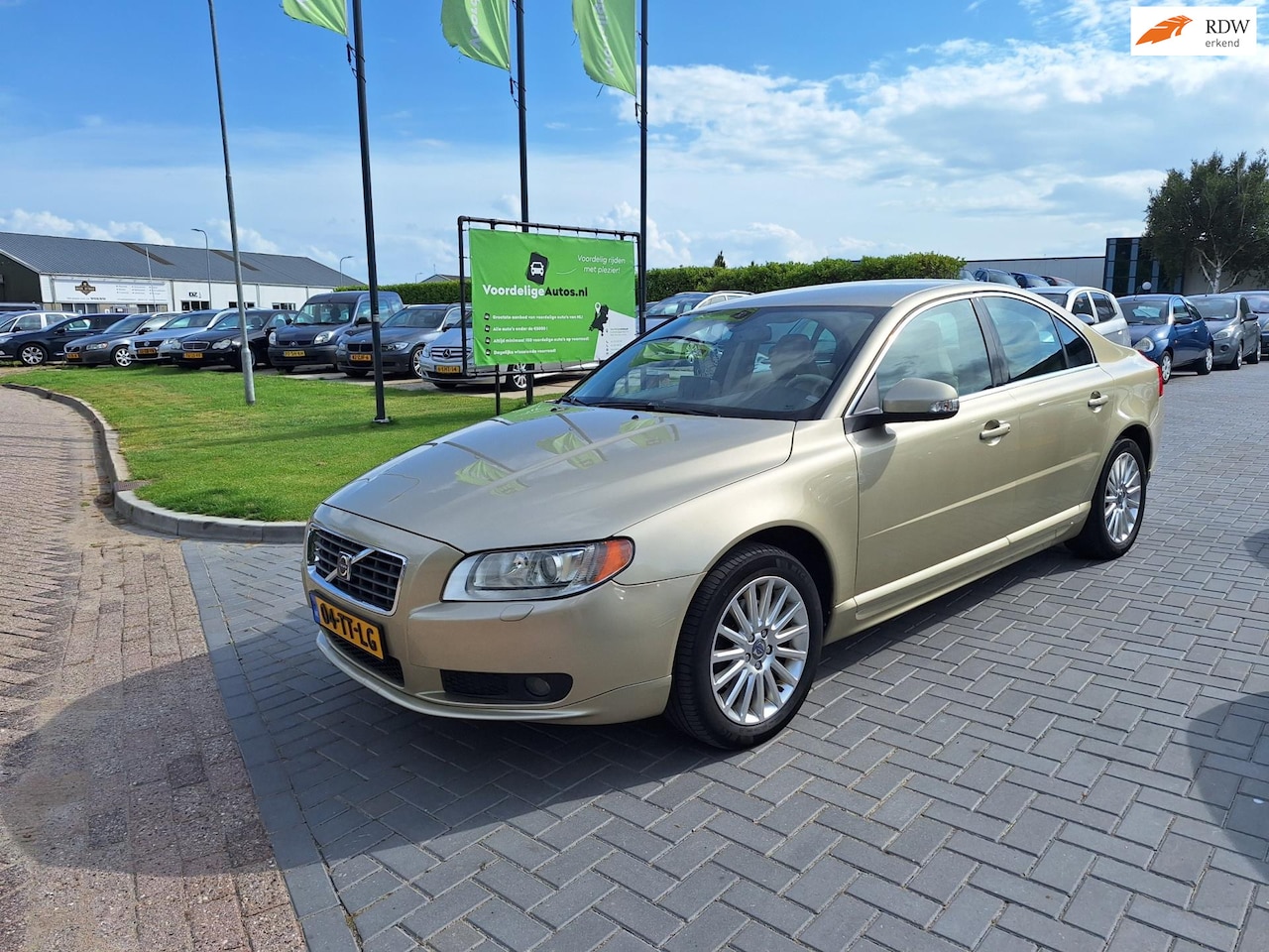 Volvo S80 - 2.5 T Summum / Zeer nette auto / APK augustus 2026 - AutoWereld.nl