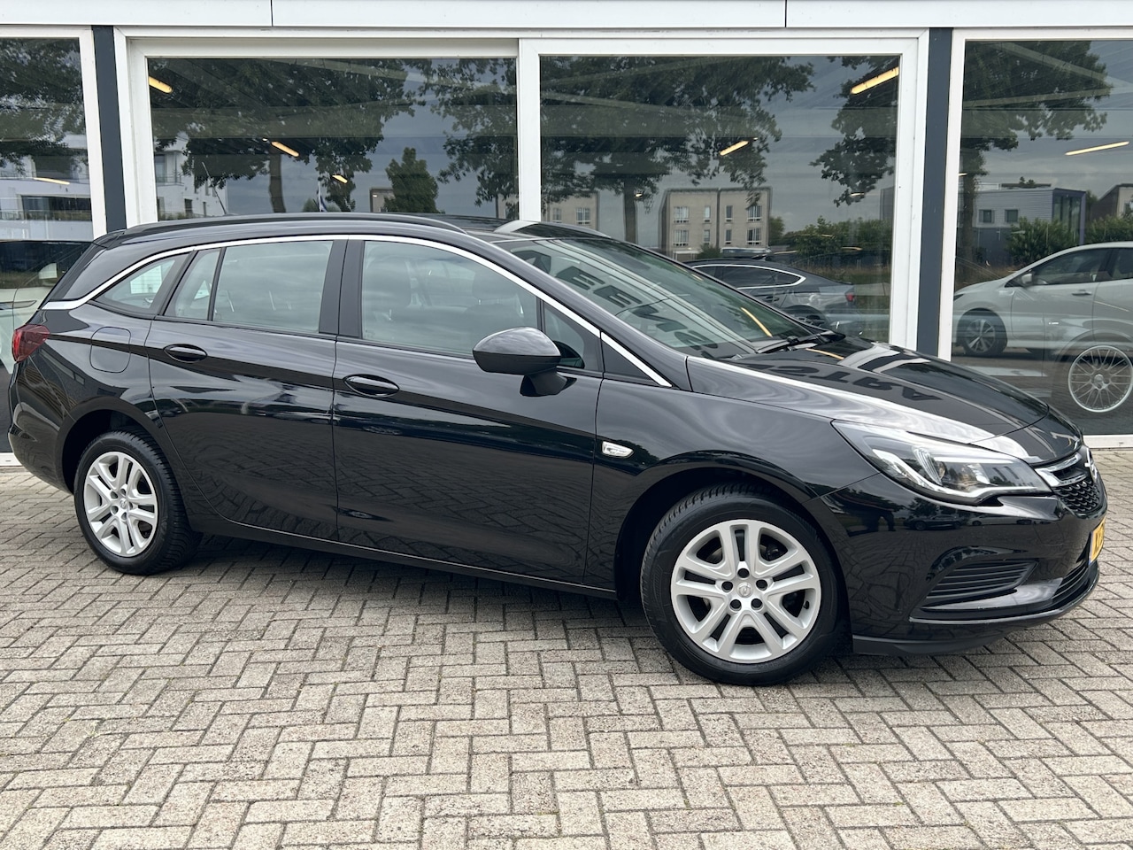 Opel Astra Sports Tourer - 1.0 Turbo Business+ 50% deal 4.475,- ACTIE LMV / Clima / Cruise / Navi / PDC - AutoWereld.nl
