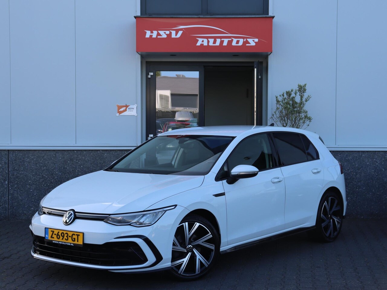 Volkswagen Golf - 1.0 TSI R-Line navi LM 4-deurs - AutoWereld.nl