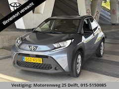 Toyota Aygo X - 1.0 VVT-i MT PLAY CARPLAY NAVI GARANTIE 8-2034 AIRCO. 13.000 KM. ADAPTIEVE CRUISE.1e EIG.A