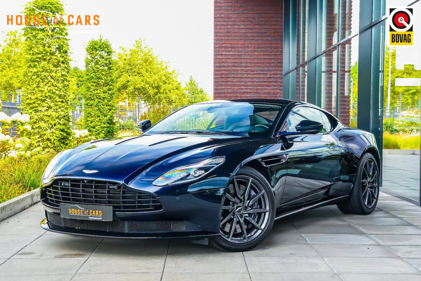 Aston Martin DB11 - 5.2 V12 |1e eigenaar|1e lak|PPF|dealer onderhouden|forged carbon|memory|360 camera|stoelve - AutoWereld.nl